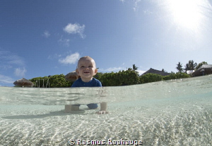 My little boy playing in the water in the Maldives by Rasmus Raahauge 